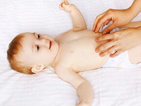 Як допомогти дитині випорожнитися: поради молодим батькам Як допомогти дитині випорожнитися: поради молодим батькам