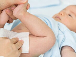Як зробити клізму дитині правильно і безпечно Як зробити клізму дитині правильно і безпечно