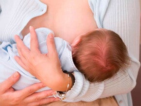 Починаємо годування груддю правильно Починаємо годування груддю правильно